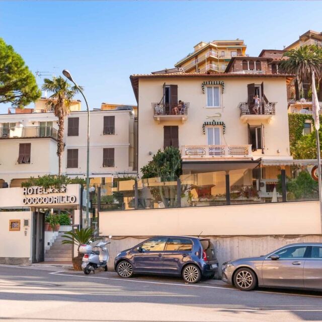 𝐈𝐥 𝐭𝐮𝐨 𝐇𝐨𝐭𝐞𝐥 𝐚 𝐕𝐚𝐫𝐚𝐳𝐳𝐞
Ci troviamo a pochi passi dal centro, in una posizione tranquilla e a soli 200 metri dal mare 😍

#HotelCoccodrillo #Varazze #Liguria