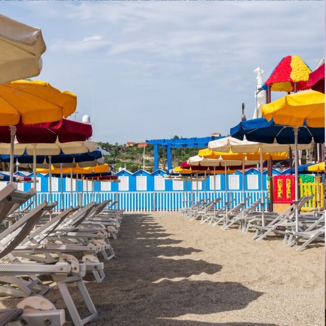 I colori e il profumo del mare, il relax e la spensieratezza della spiaggia. 

Attimi in riva al mare ❤︎

#HotelCoccodrillo #Varazze #Liguria 
.
.
.
#ligurianriviera #liguriancoast #varazzers #ligurian_places #varazzesurf #liguriagram #liguriansea #varazzebeach #liguriadavivere #mareligure🌍 #mareligure