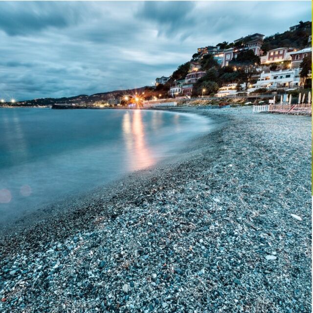 Lo sai che la nostra Varazze è tra le principali località balneari della Riviera Ligure?
Impossibile non innamorarsi di questi panorami 😍 

#HotelCoccodrillo #Varazze #Liguria 
.
.
.
#mareligure #mareligure🌍 #liguriadavivere #varazzebeach #liguriansea #liguriagram #varazzesurf #ligurian_places #varazzers #liguriancoast #ligurianriviera